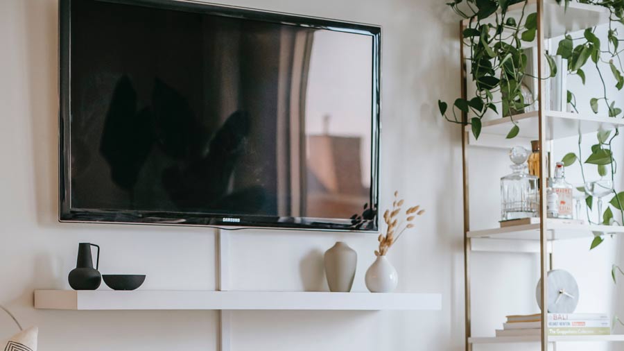 best way to clean tv screen